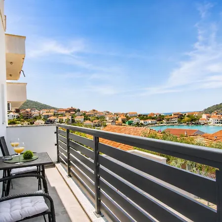 Villa Karetina Luxury Guest House-5 Min To The