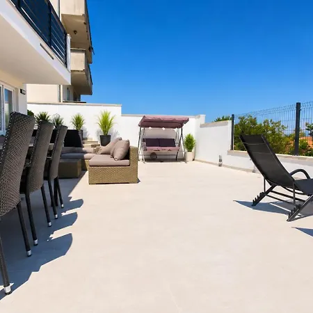 Karetina Luxury Guest House-5 Min To The Villa